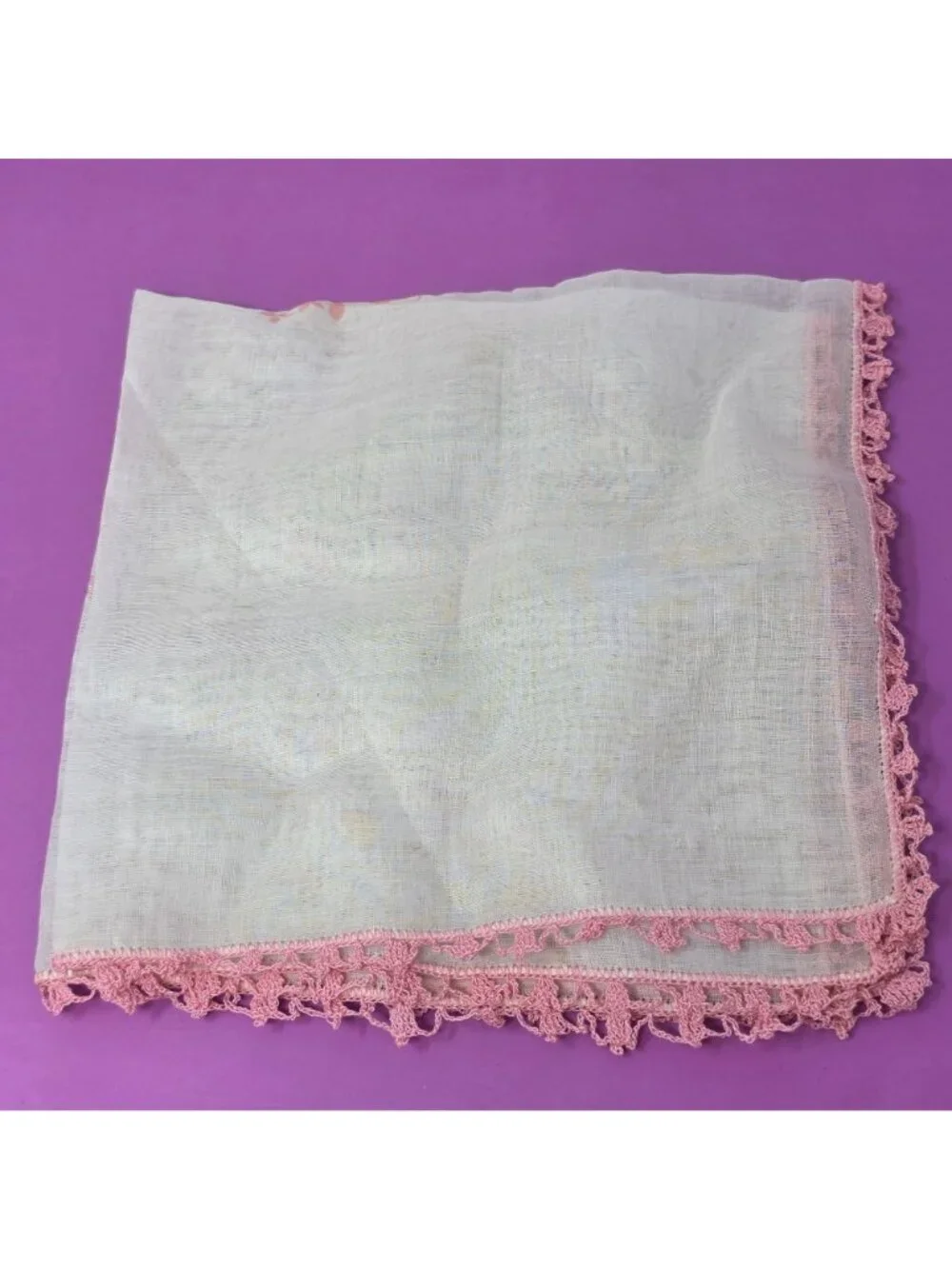 Vintage Pink Embroidered Handkerchief With Floral Design & Crochet Lace‎ Edges